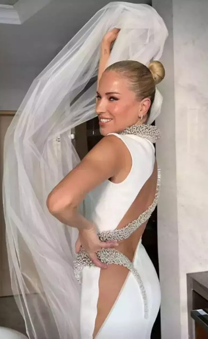 Burcu Esmersoy 'hamilelik' iddialarına yanıt!